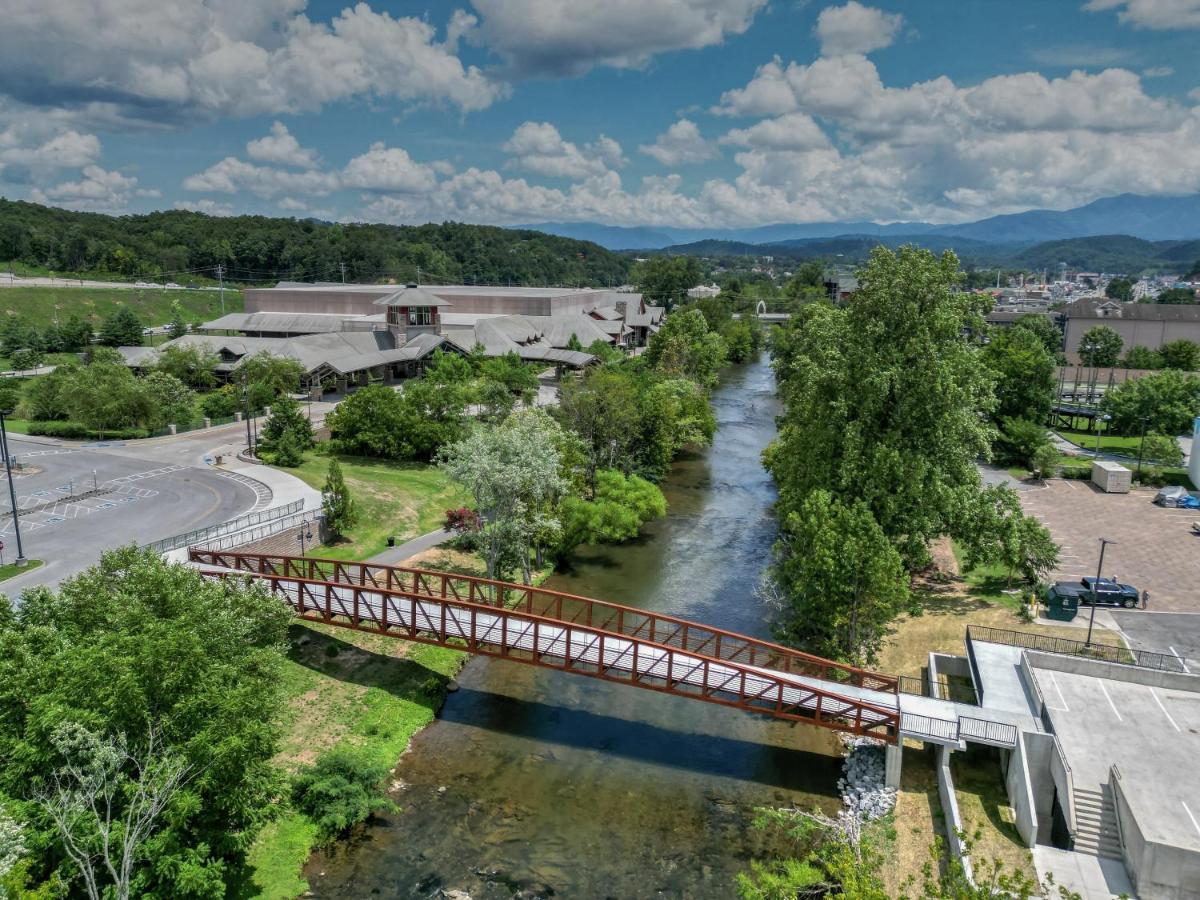 Holiday Inn & Suites Pigeon Forge Convention Center, An Ihg Hotel Extérieur photo